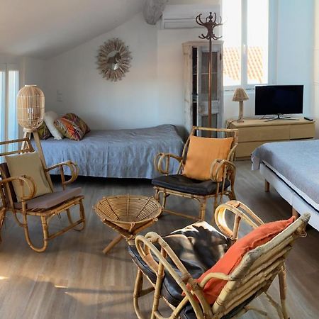 Les Nuits Etoilees, Studio Terrasse Apercu Mer, Tres Lumineux, Ac, 100M Du Port Sanary Esterno foto