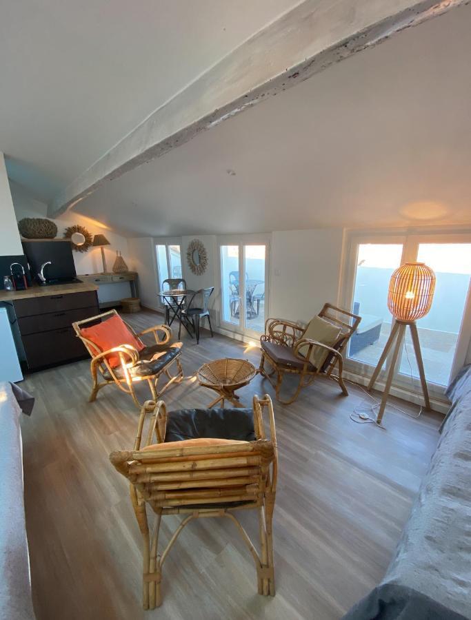 Les Nuits Etoilees, Studio Terrasse Apercu Mer, Tres Lumineux, Ac, 100M Du Port Sanary Esterno foto